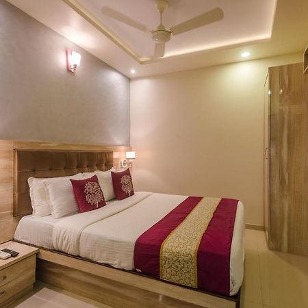 Hygienic Hotel Liberty Plaza Мумбаї Екстер'єр фото