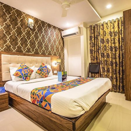 Hygienic Hotel Liberty Plaza Мумбаї Екстер'єр фото