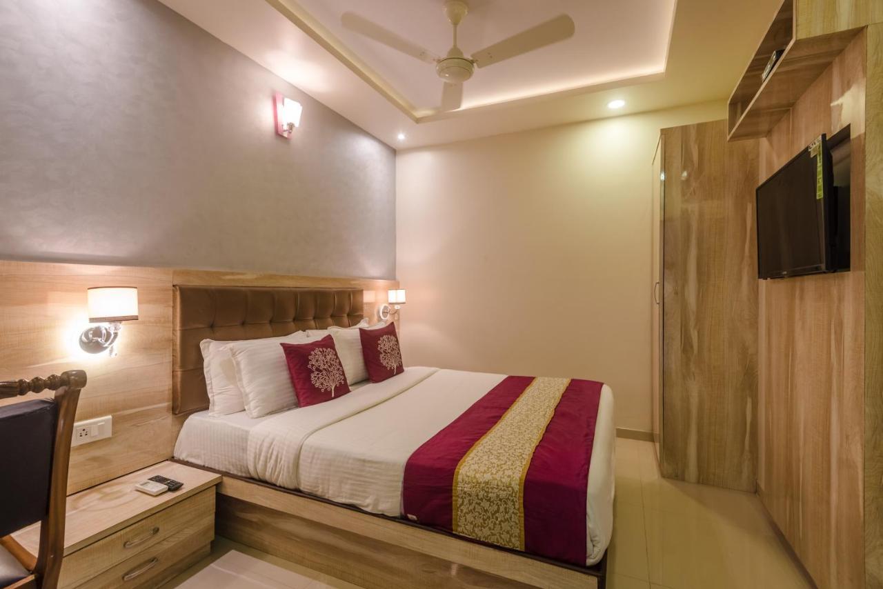 Hygienic Hotel Liberty Plaza Мумбаї Екстер'єр фото