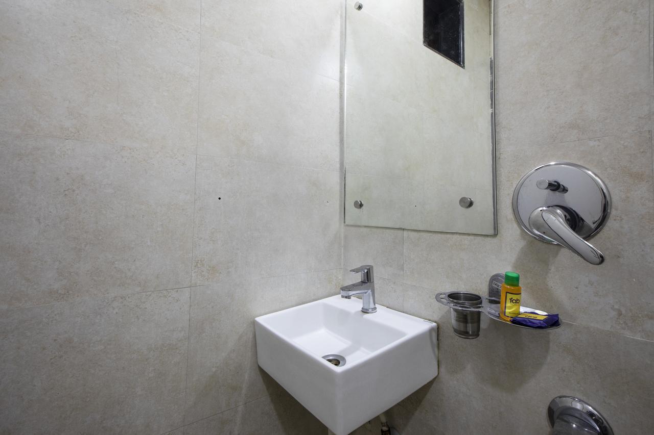Hygienic Hotel Liberty Plaza Мумбаї Екстер'єр фото