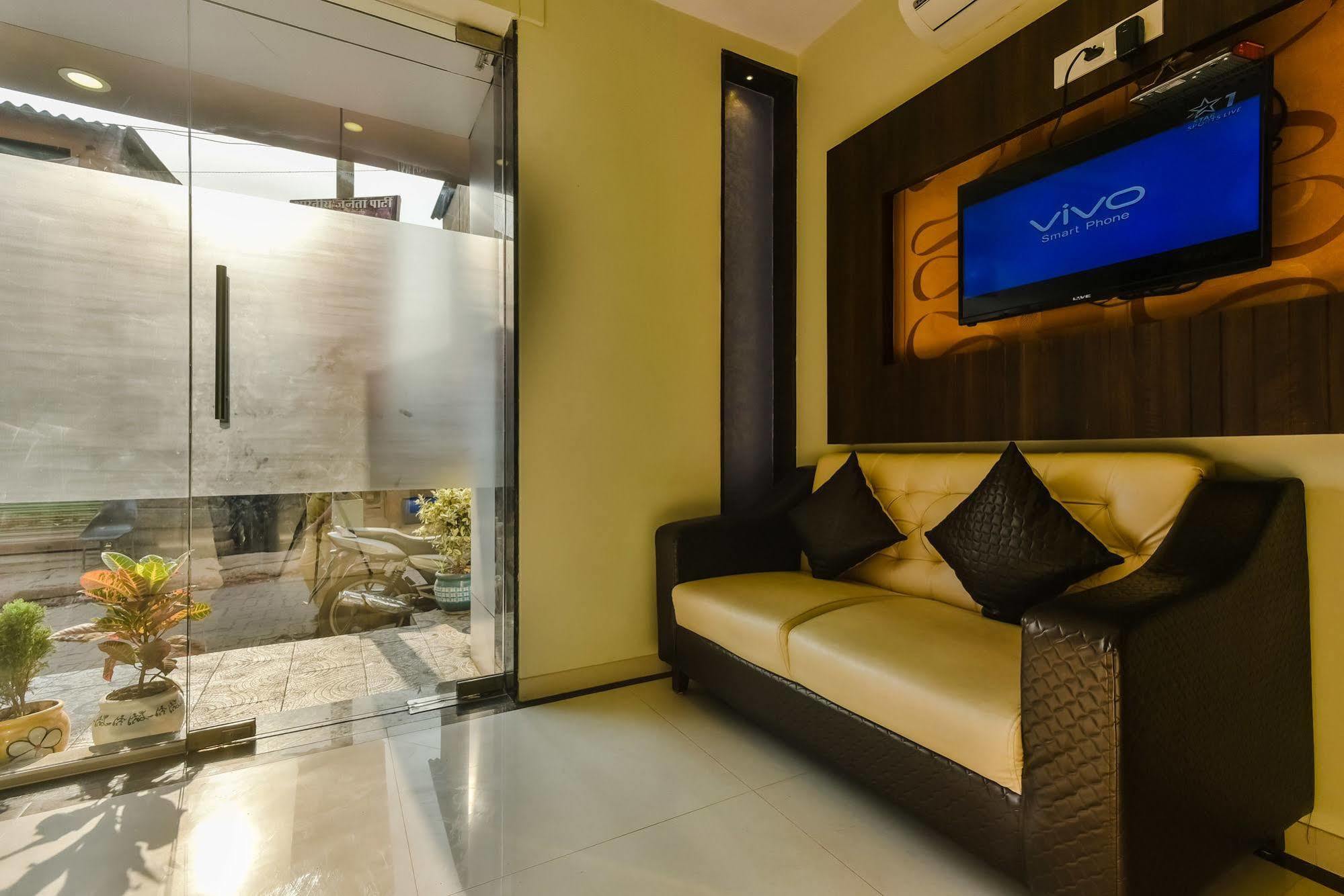 Hygienic Hotel Liberty Plaza Мумбаї Екстер'єр фото