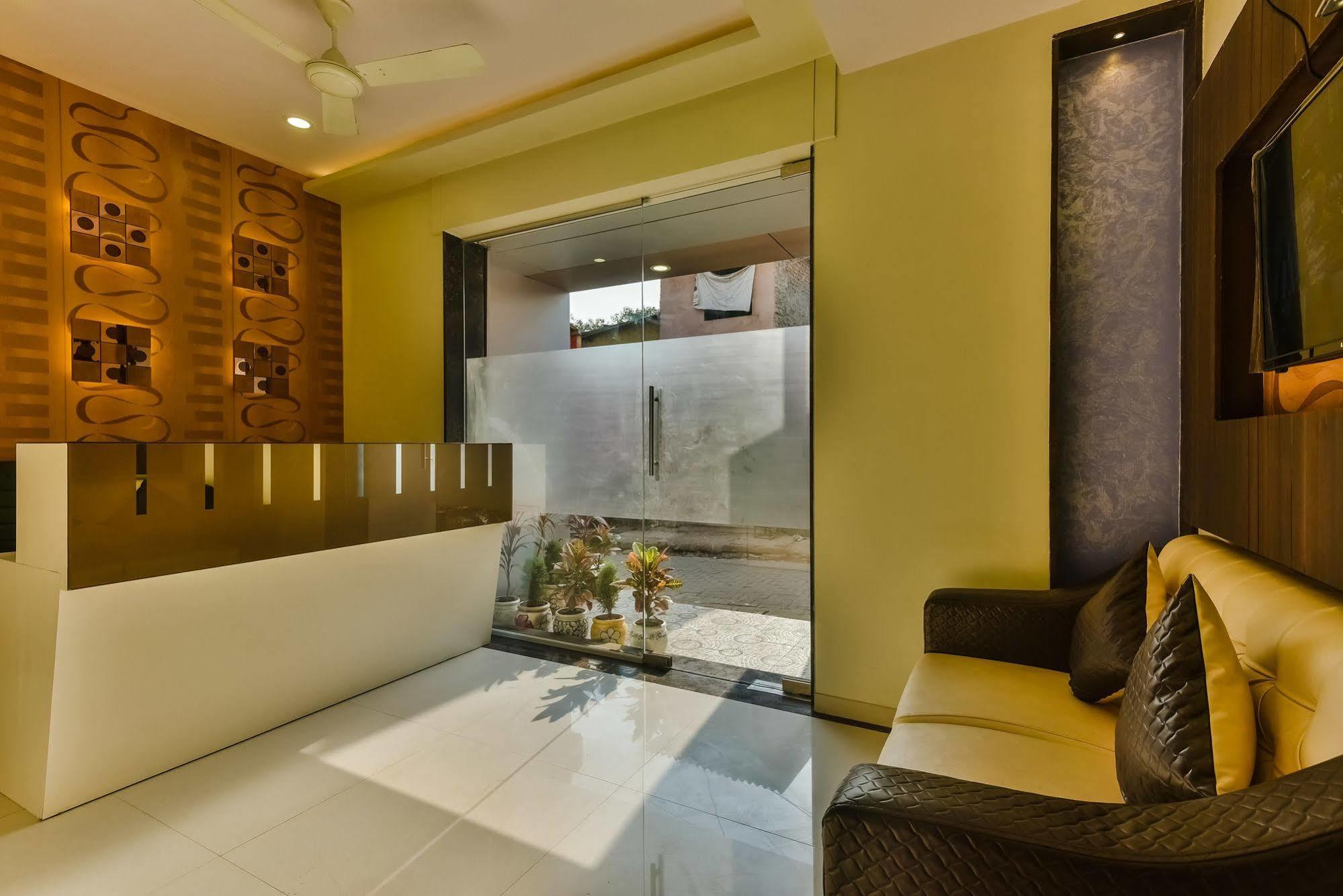 Hygienic Hotel Liberty Plaza Мумбаї Екстер'єр фото