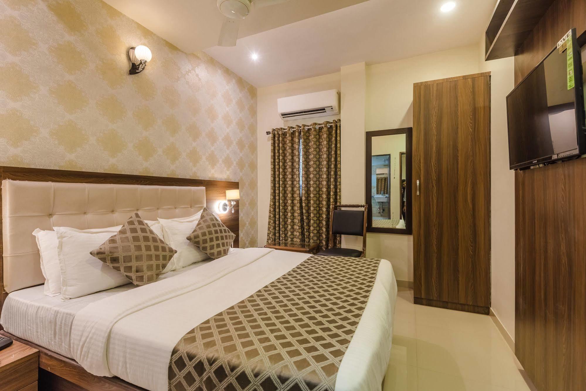 Hygienic Hotel Liberty Plaza Мумбаї Екстер'єр фото